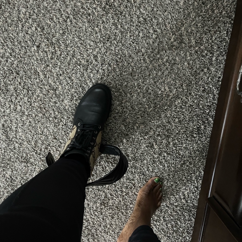 Black and Tan leather Gucci Lace-Up Boots - Picture 9 of 12